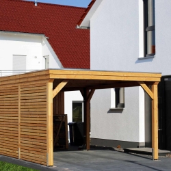 Carport ved hvidt hus